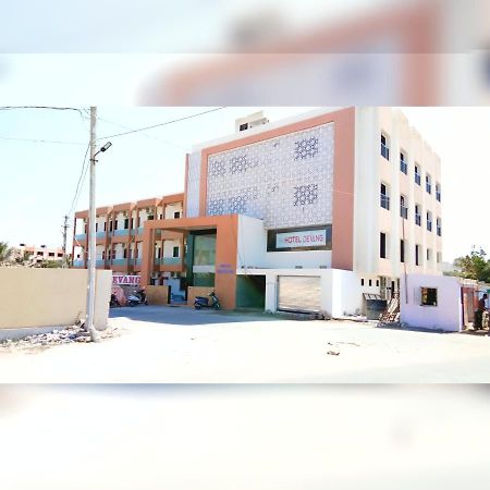 Hotel Devang Dwārka Buitenkant foto