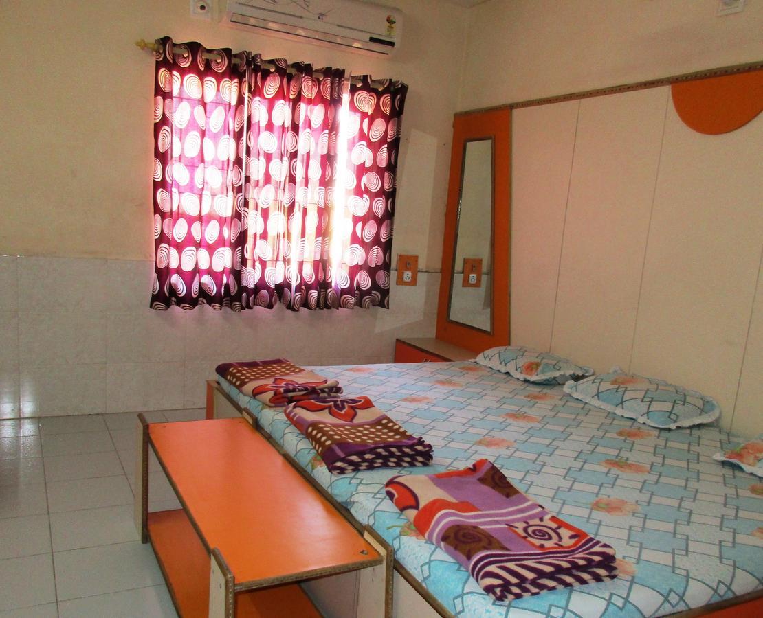 Hotel Devang Dwārka Buitenkant foto