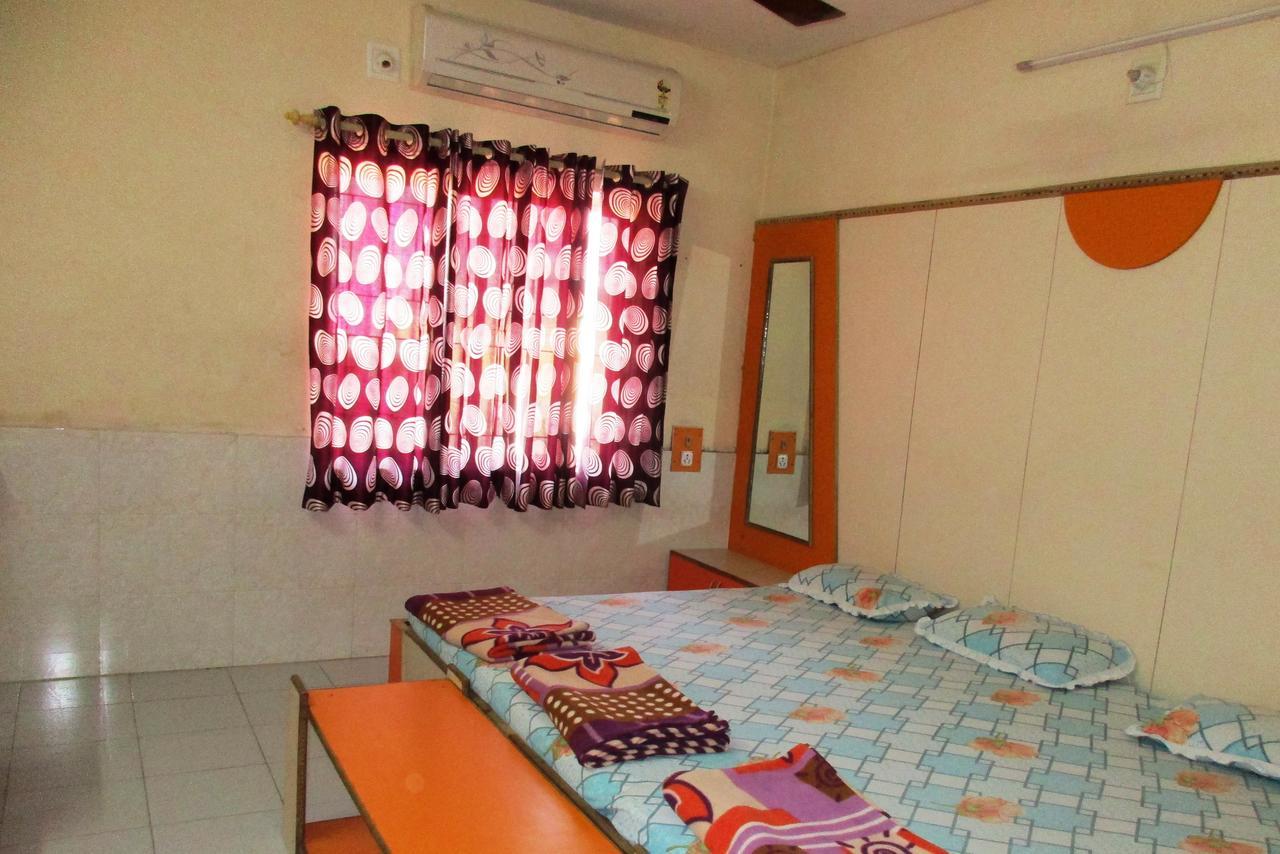Hotel Devang Dwārka Buitenkant foto